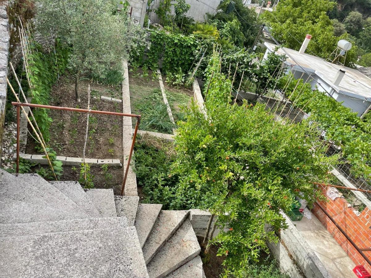 Leka Guesthouse Gjirokastër Buitenkant foto