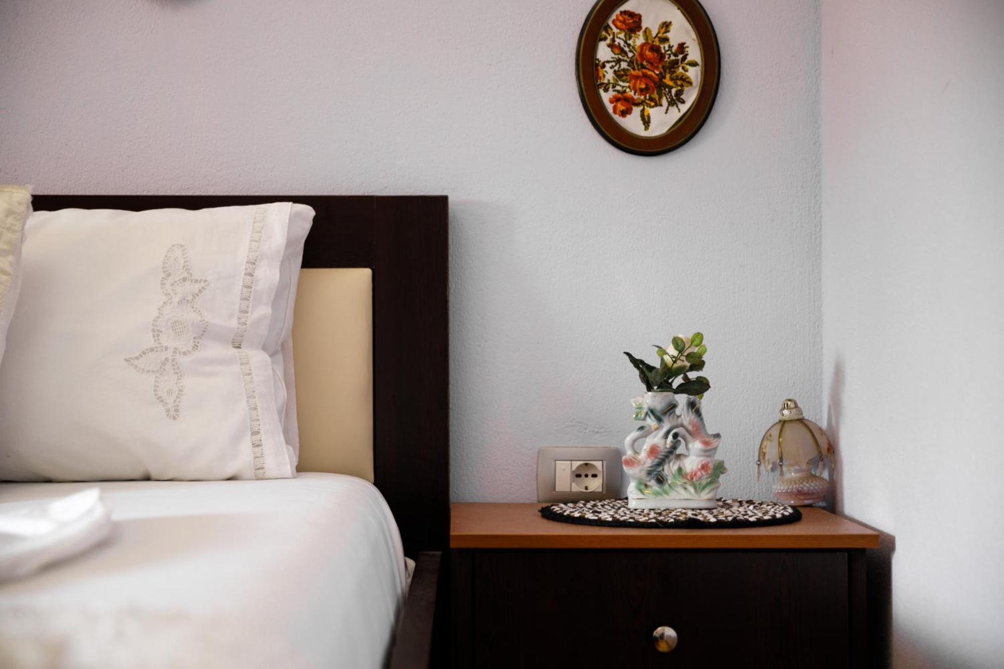 Leka Guesthouse Gjirokastër Buitenkant foto