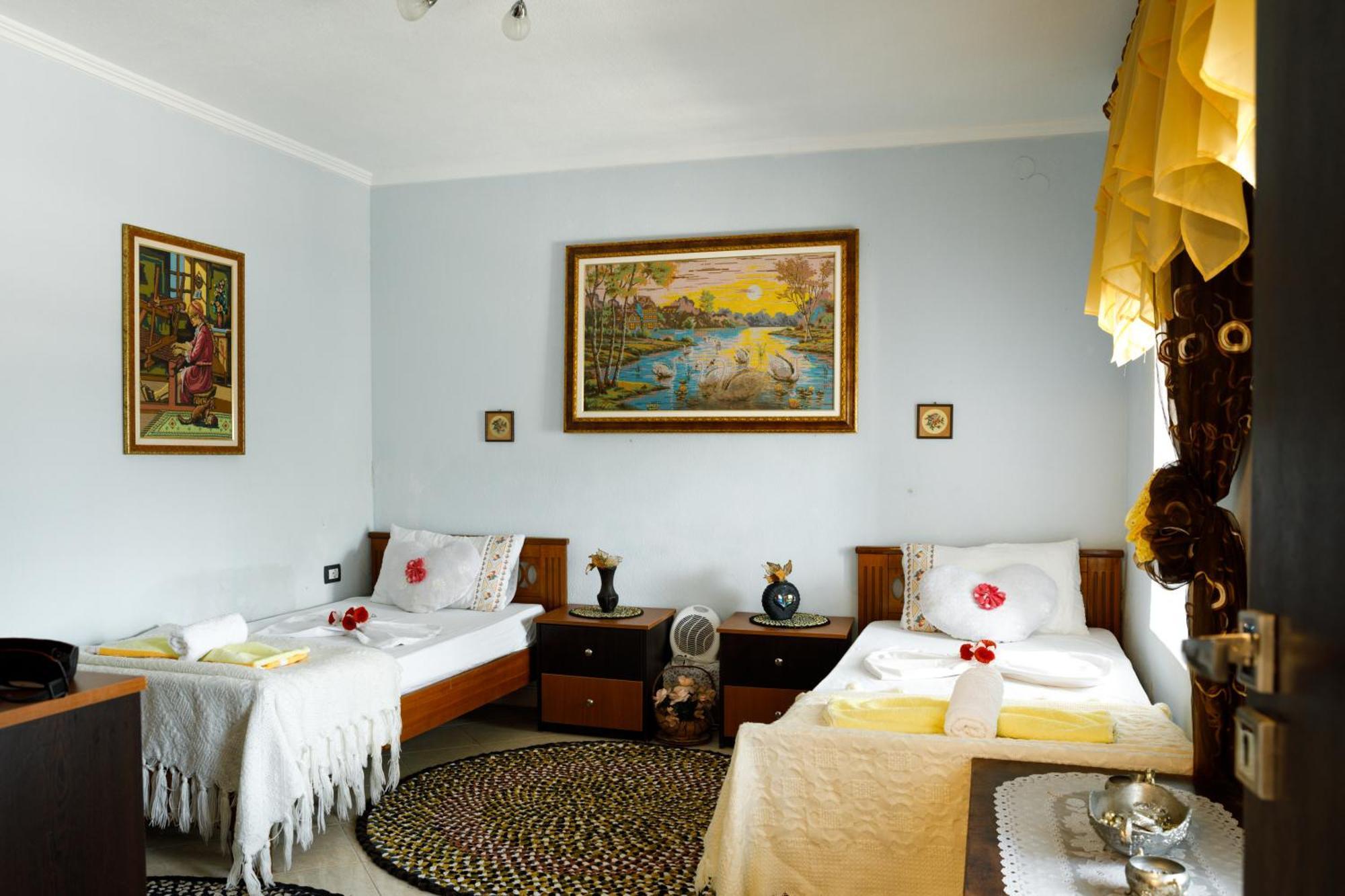 Leka Guesthouse Gjirokastër Buitenkant foto