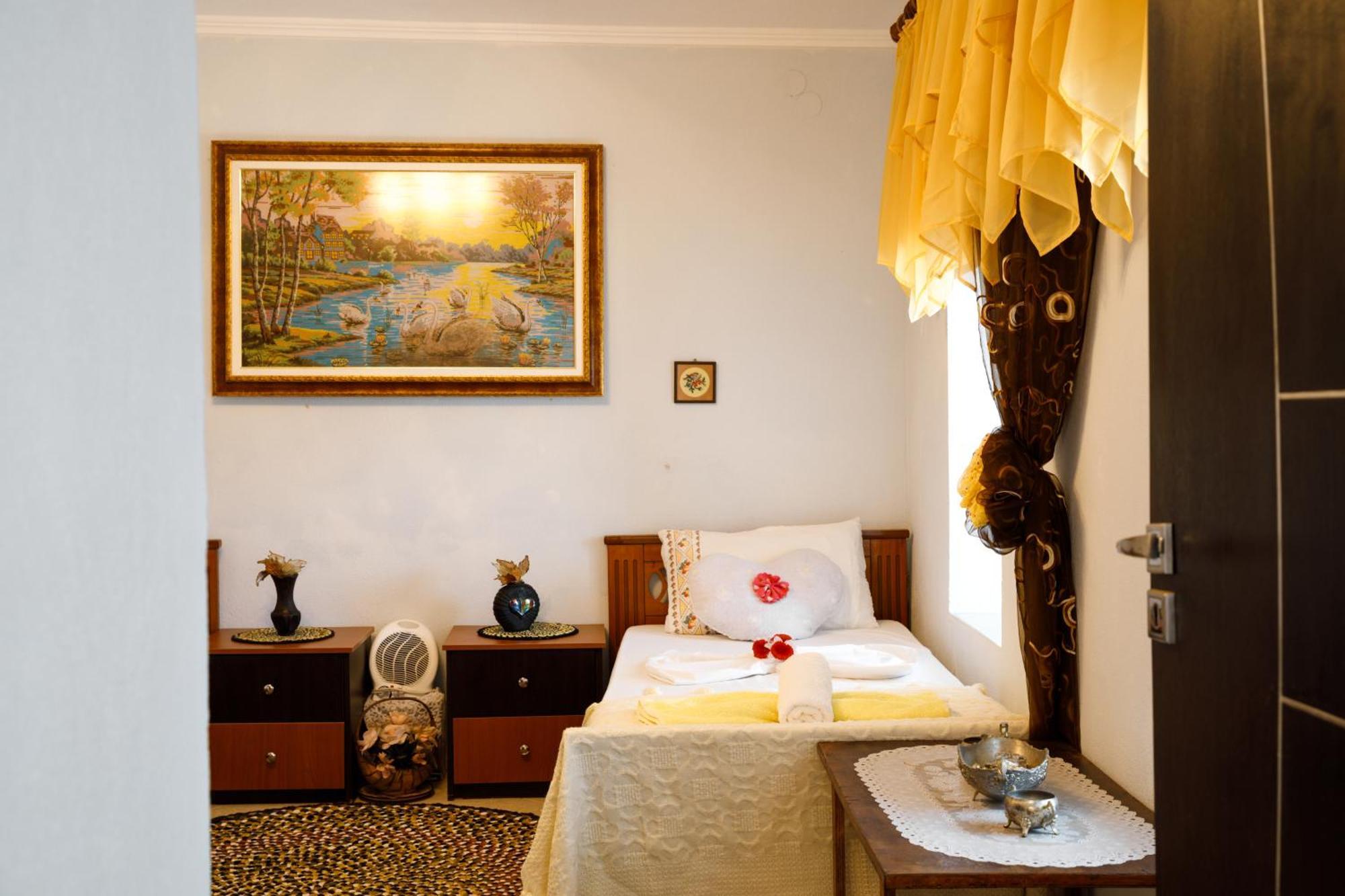 Leka Guesthouse Gjirokastër Buitenkant foto