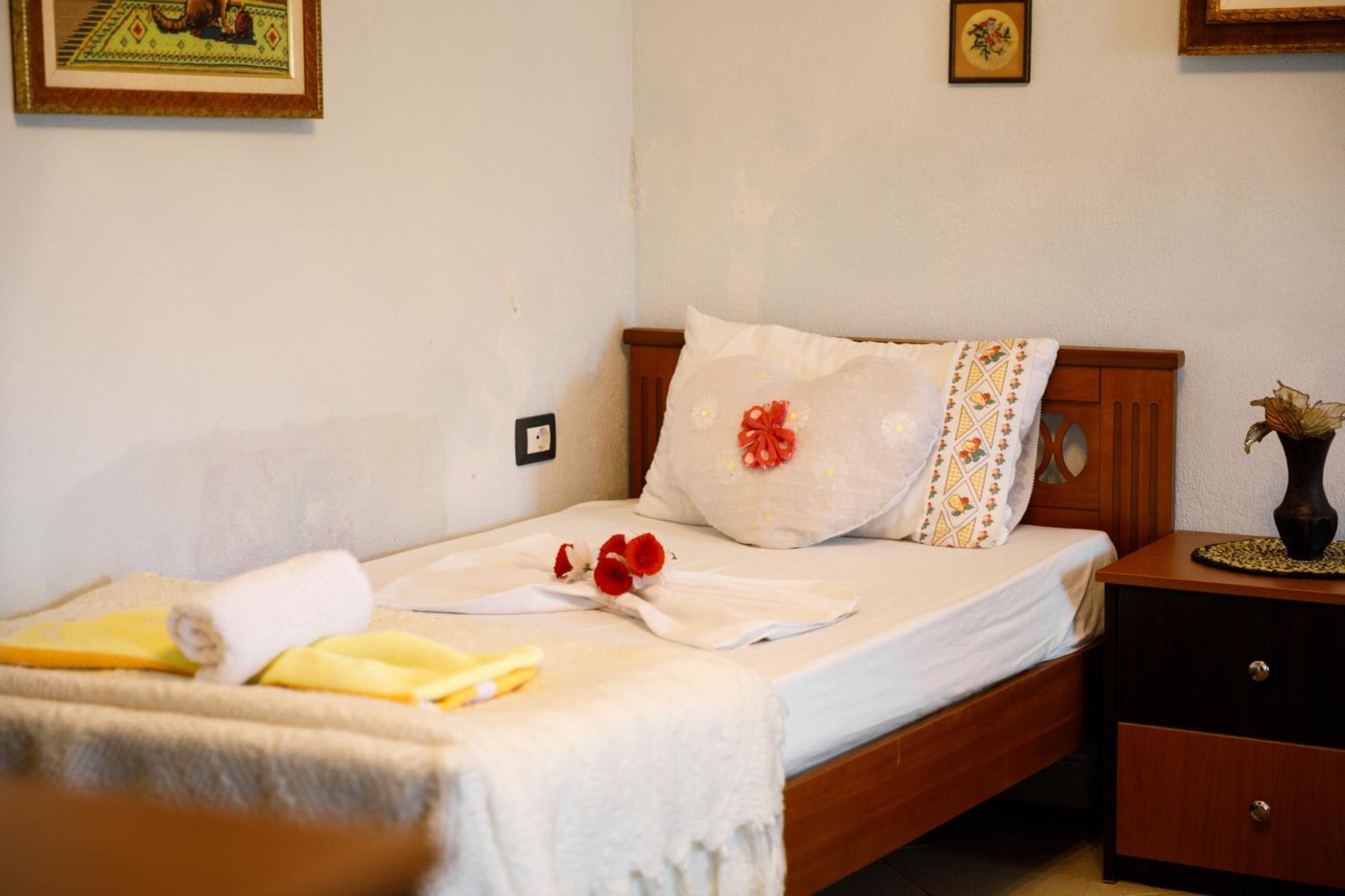 Leka Guesthouse Gjirokastër Buitenkant foto
