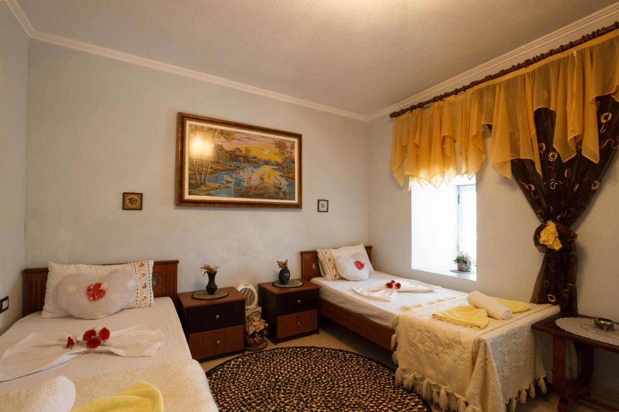 Leka Guesthouse Gjirokastër Buitenkant foto