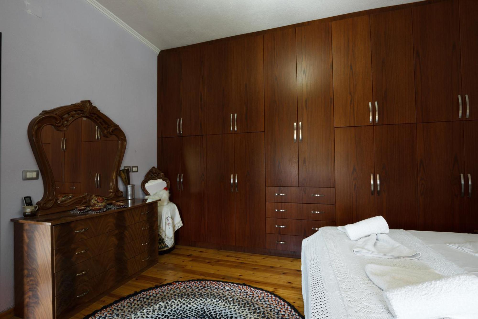 Leka Guesthouse Gjirokastër Buitenkant foto