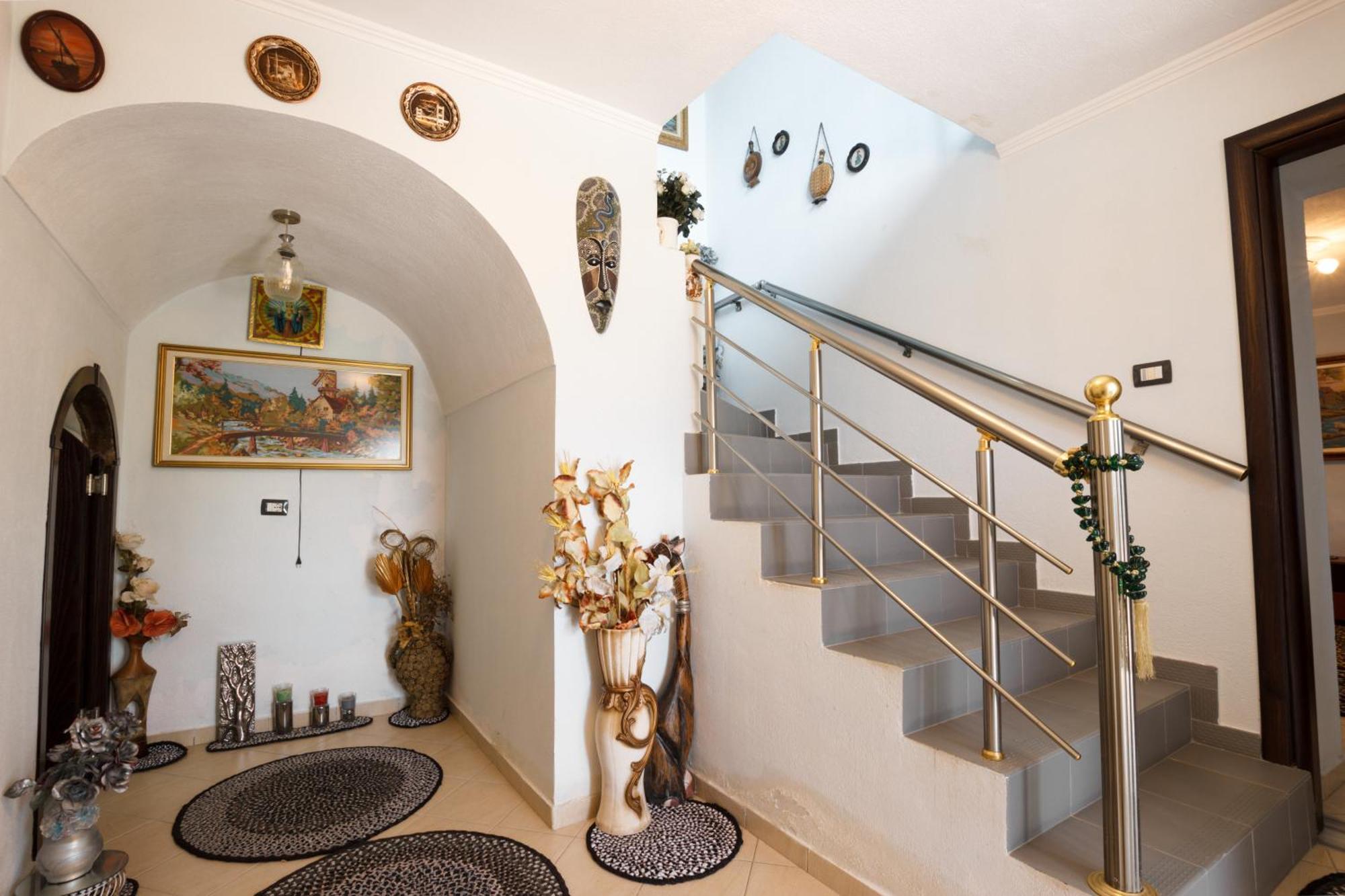 Leka Guesthouse Gjirokastër Buitenkant foto