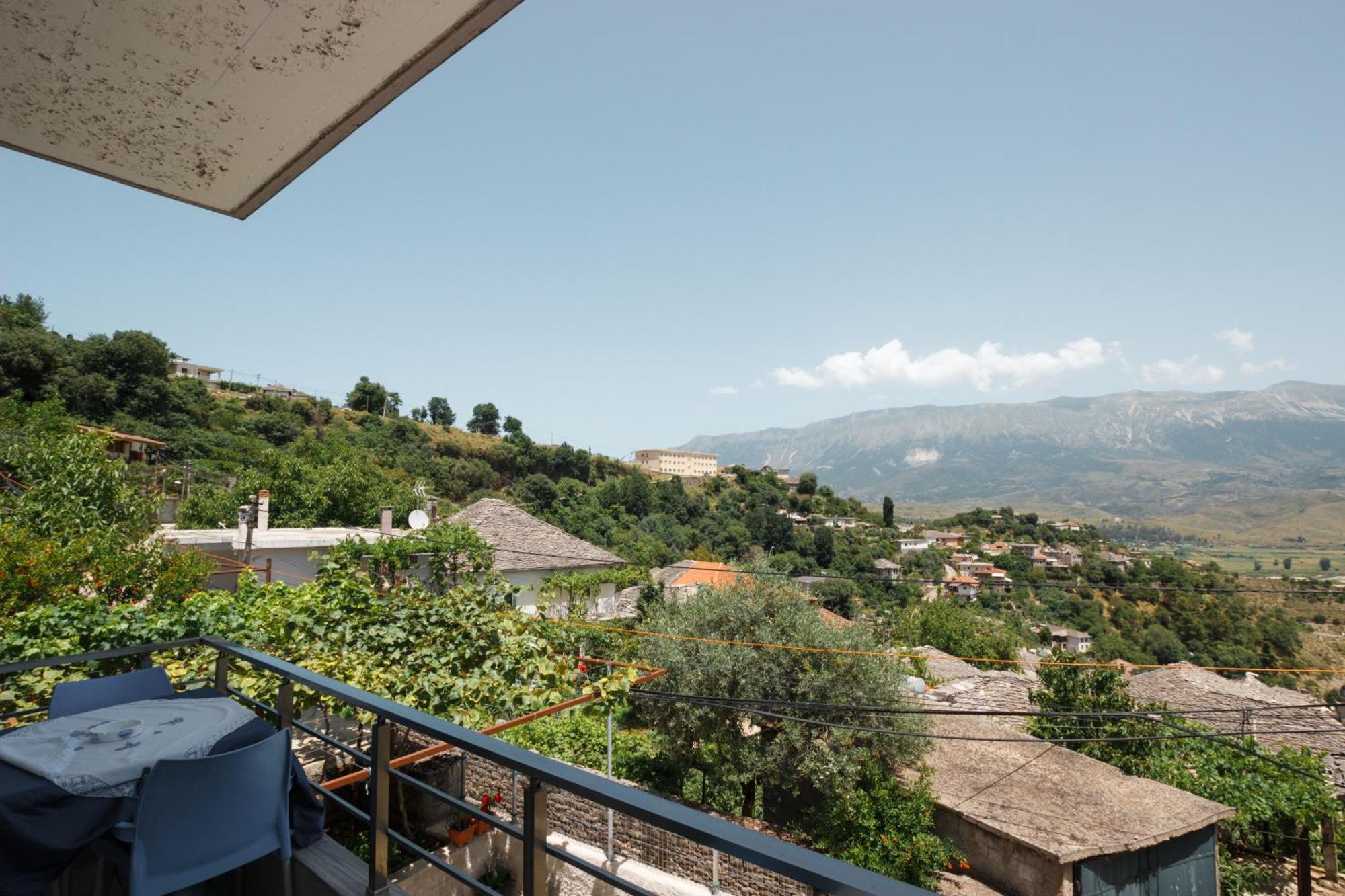 Leka Guesthouse Gjirokastër Buitenkant foto